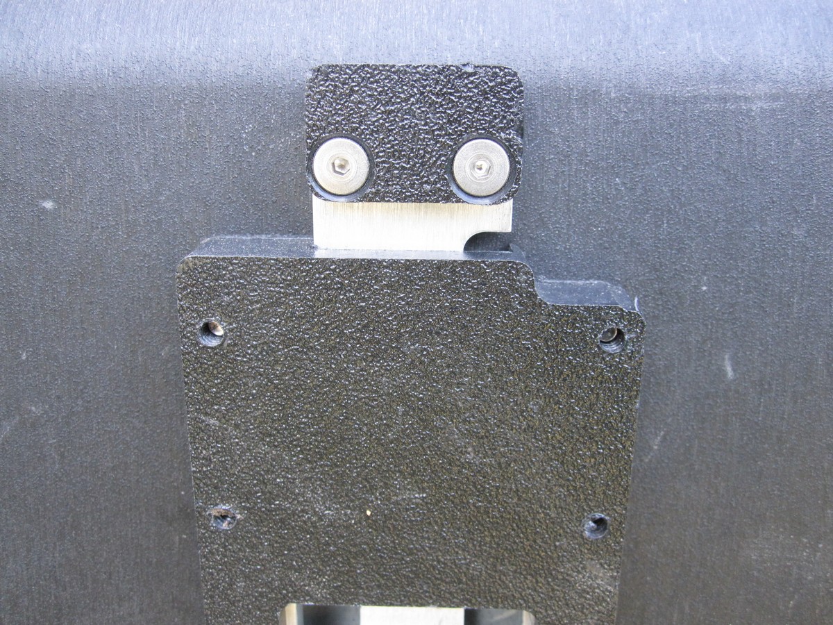 Closeup of the latch, sans locking mechanism.